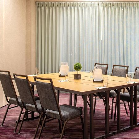 Отель Courtyard By Marriott Portland Airport Экстерьер фото