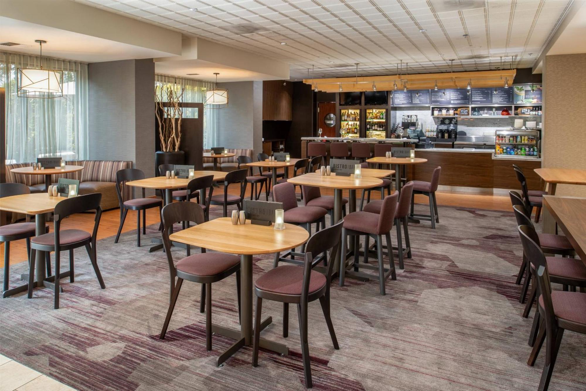Отель Courtyard By Marriott Portland Airport Экстерьер фото