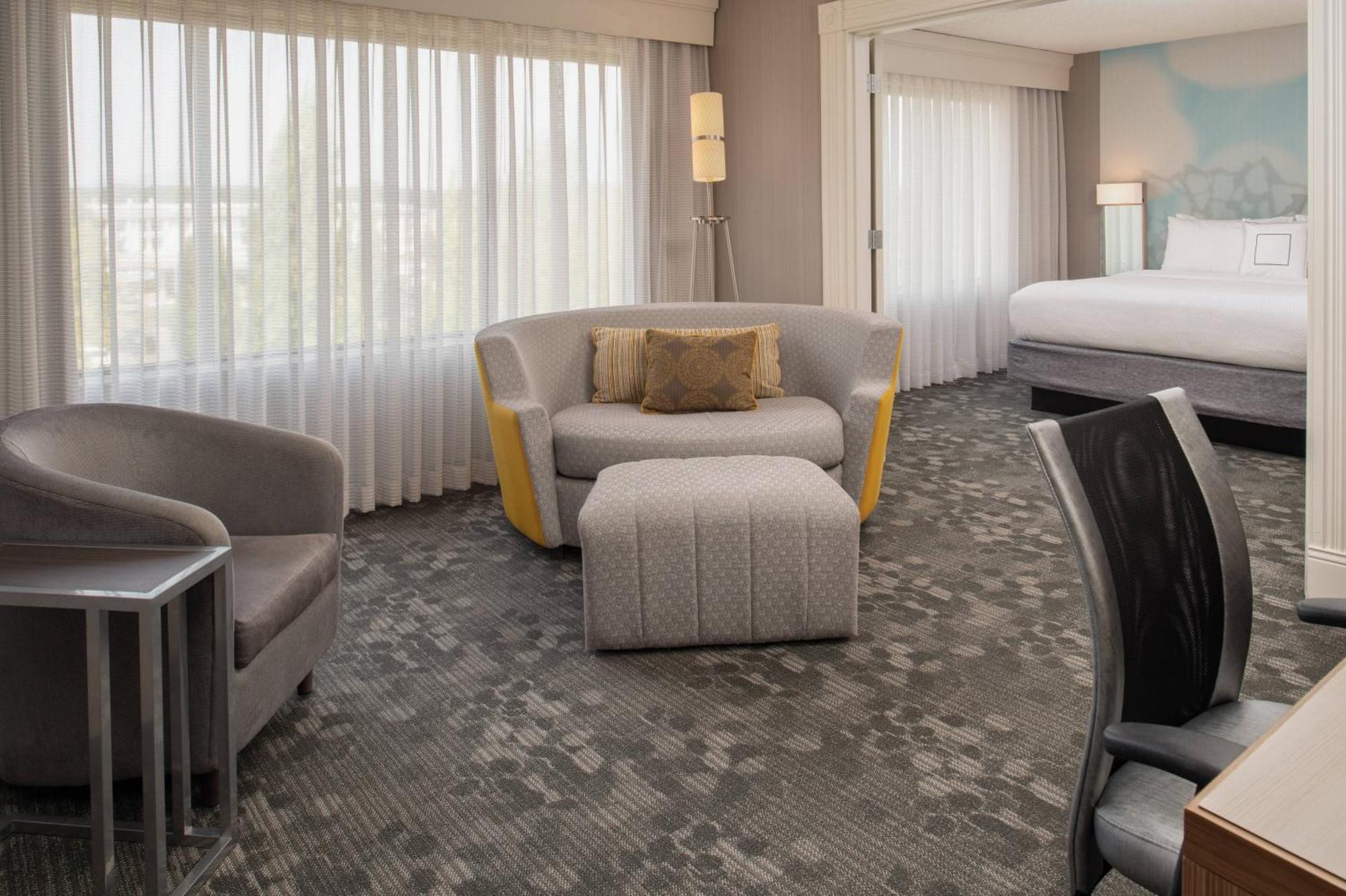 Отель Courtyard By Marriott Portland Airport Экстерьер фото