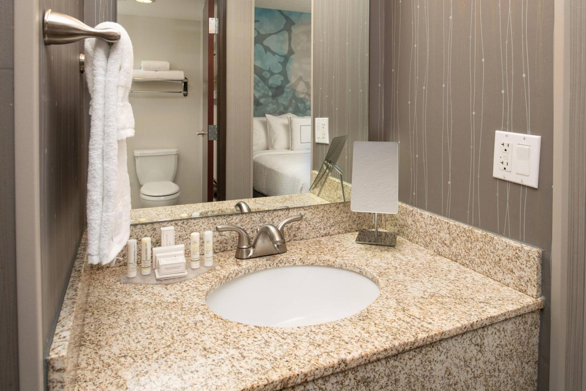 Отель Courtyard By Marriott Portland Airport Экстерьер фото