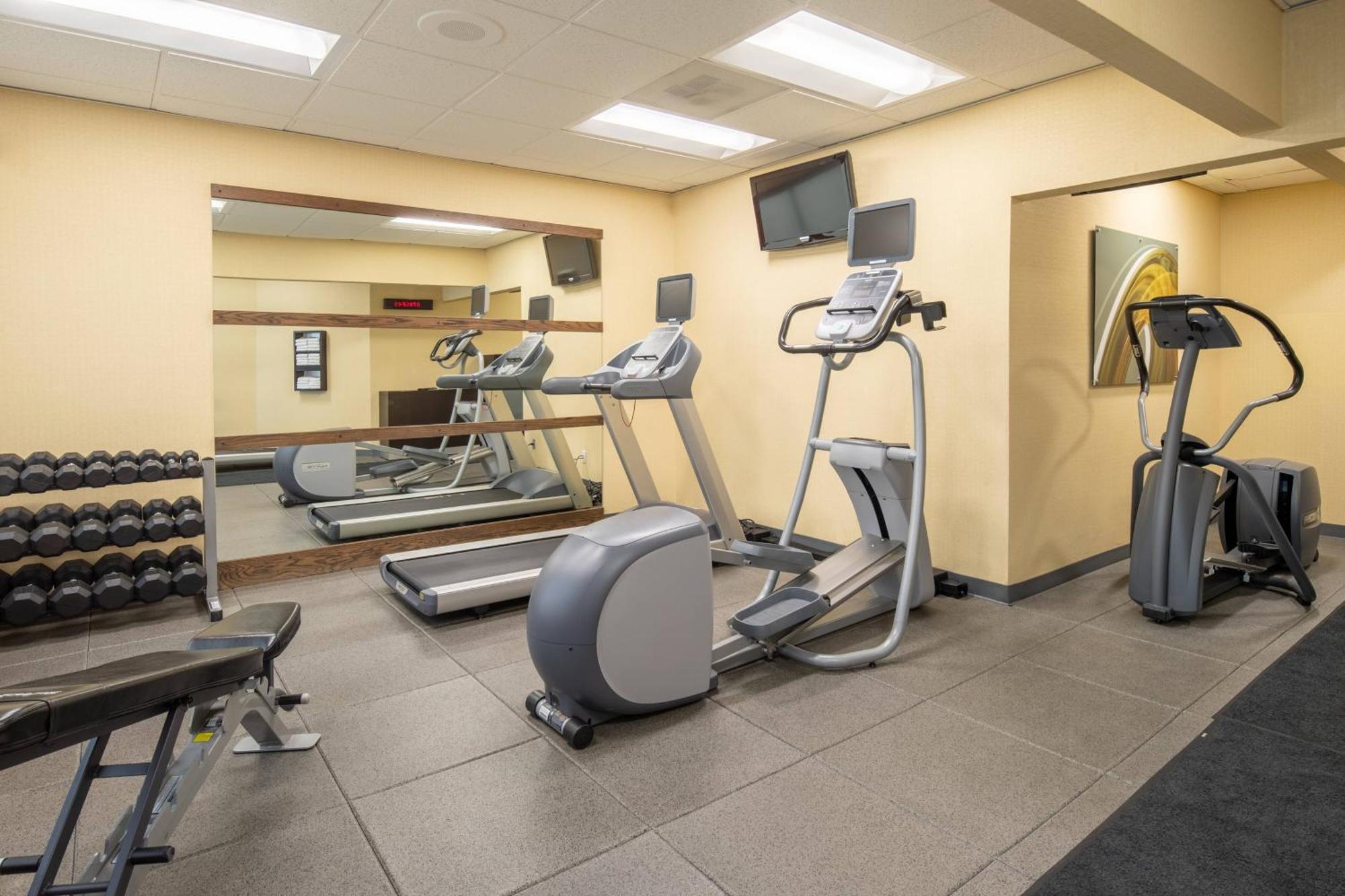 Отель Courtyard By Marriott Portland Airport Экстерьер фото