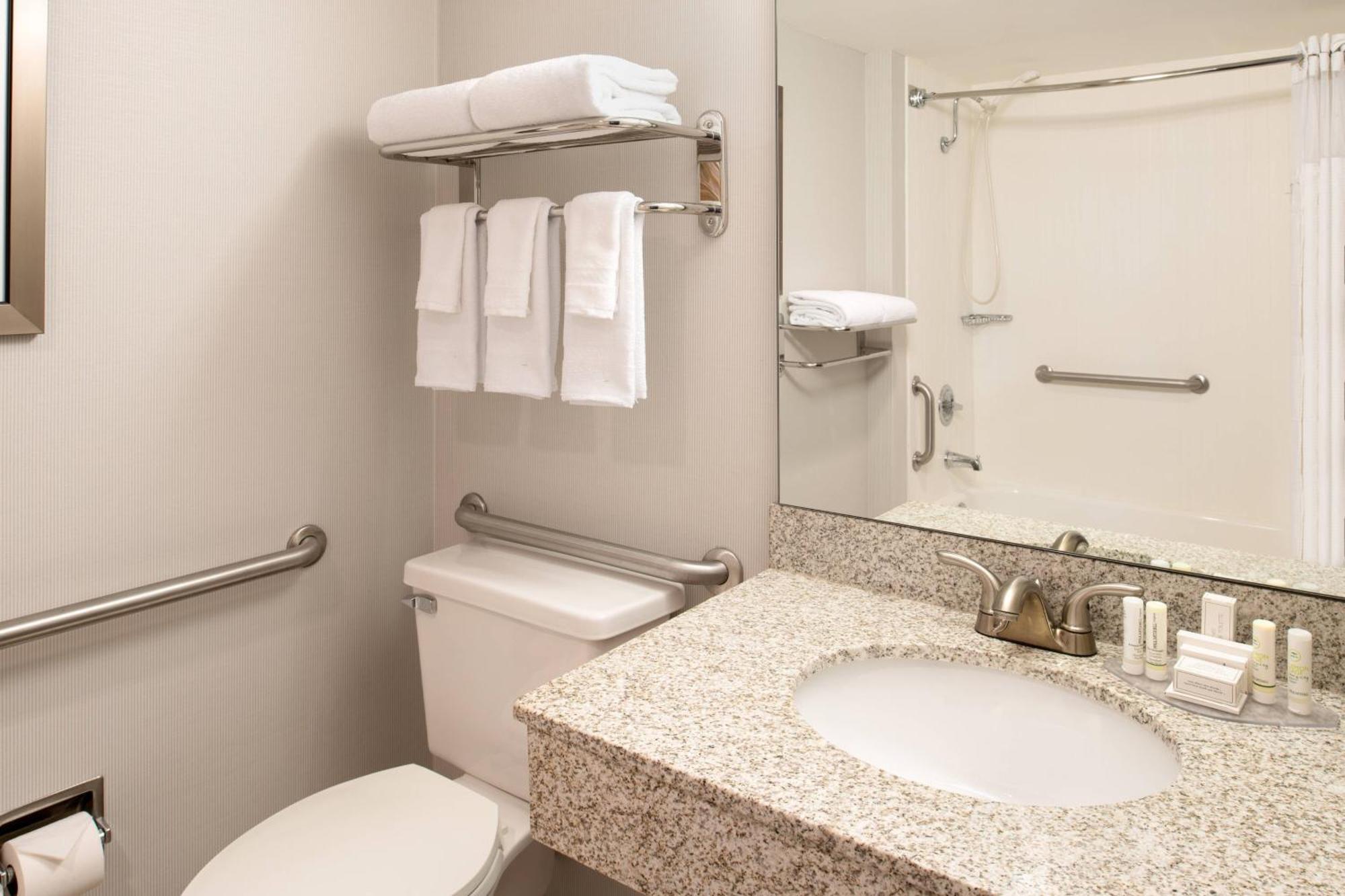 Отель Courtyard By Marriott Portland Airport Экстерьер фото