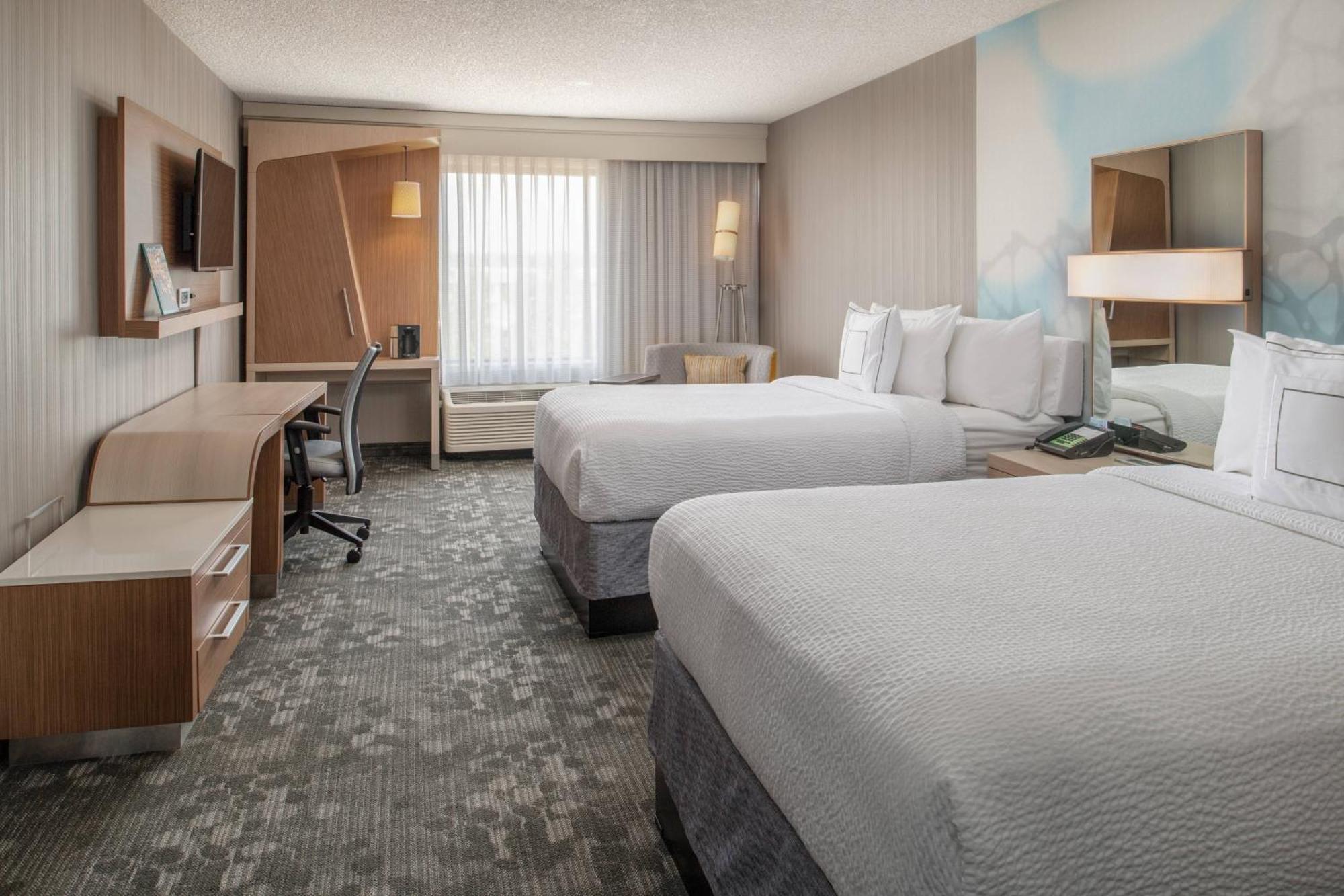 Отель Courtyard By Marriott Portland Airport Экстерьер фото